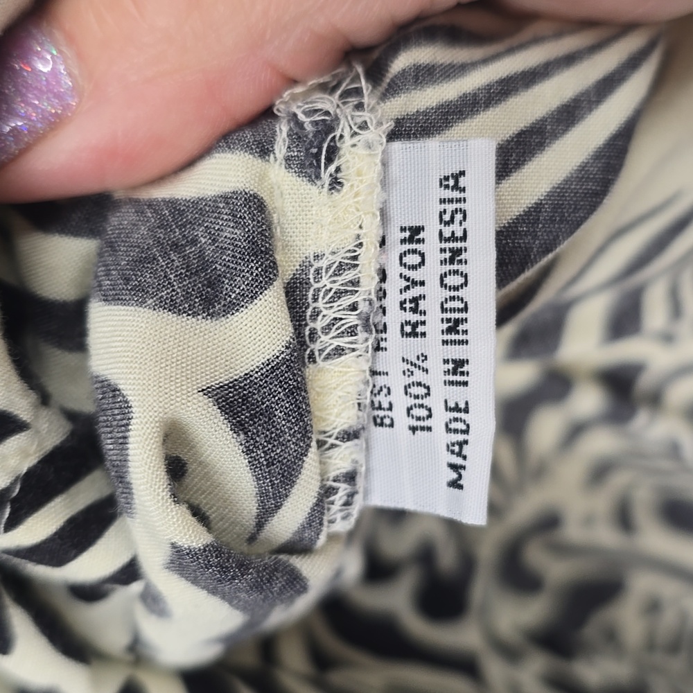 Vintage Rayon Black and Cream Graphic Fitted Camisole Tank - Picture 3 of 4